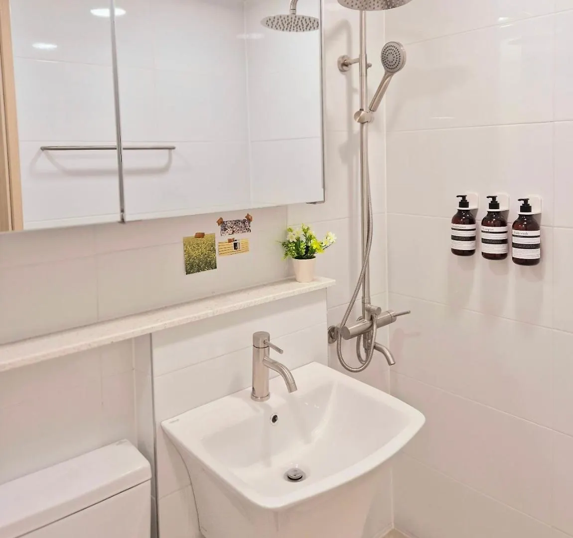Urban Corner Stay New Building 2 Rooms, 1 Living Room, 1 Kitchen # Seokchon Lake Cherry Blossom # Lotte World # Kspo Seoul