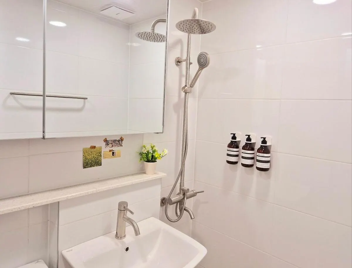 Villa Urban Corner Stay New Building 2 Rooms, 1 Living Room, 1 Kitchen # Seokchon Lake Cherry Blossom # Lotte World # Kspo Seoul