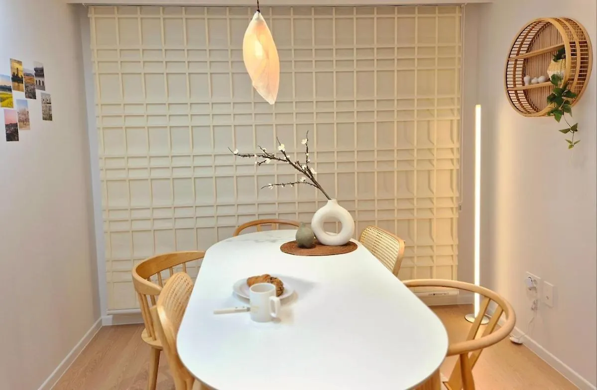 Urban Corner Stay New Building 2 Rooms, 1 Living Room, 1 Kitchen # Seokchon Lake Cherry Blossom # Lotte World # Kspo Seoul 0*,  South Korea